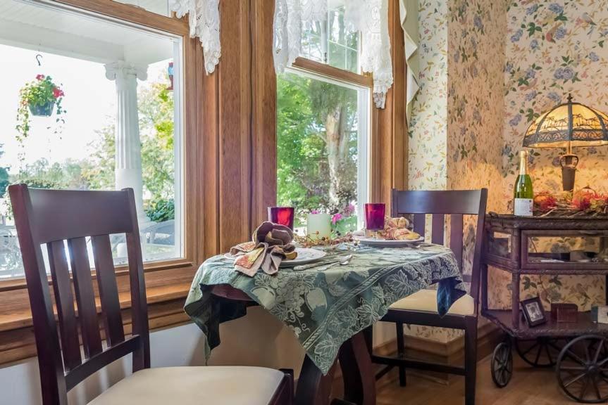 Kingsley House Bed & Breakfast - Full Home Fennville Exterior foto
