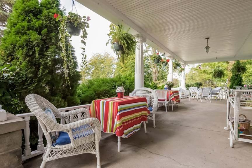 Kingsley House Bed & Breakfast - Full Home Fennville Exterior foto